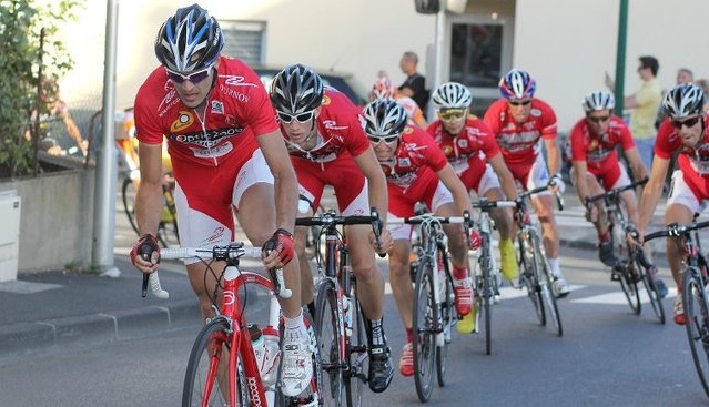 http://www.vcca.fr/images/stories/photos/route/2011/les-martres/trainrouge.JPG